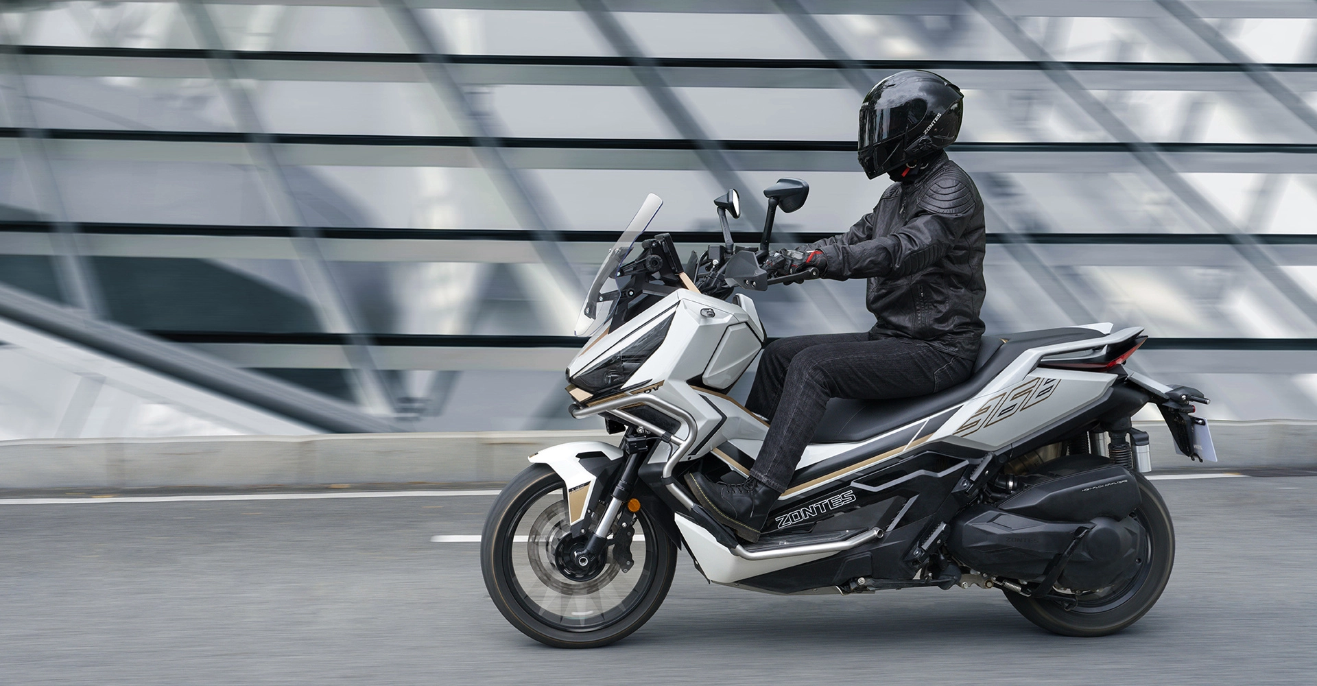 Zontes Moto San Isidro - 368G Adventure perfil izquierdo Zontes Motos San Isidro - Zontes 368G Adventure vista lateral izquierda en ciudad