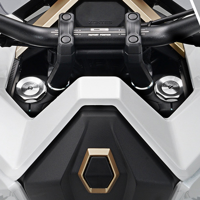 Zontes Moto San Isidro - Detalle manillar 368G Zontes Motos San Isidro - Manillar y comandos Zontes 368G Adventure