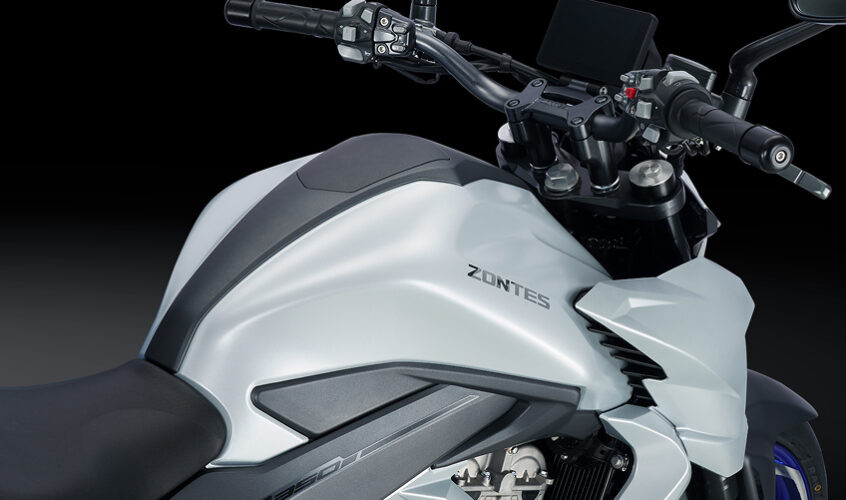 Zontes Moto San Isidro - Tanque de la 350R Zontes Motos San Isidro - Tanque y manillar Zontes 350R