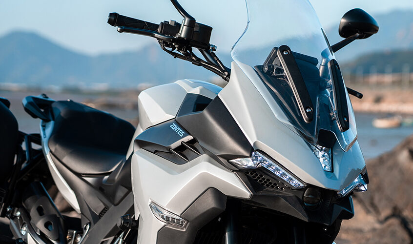 Zontes Moto San Isidro - Diseño frontal 350X Zontes Motos San Isidro - Frente y óptica Zontes 350X