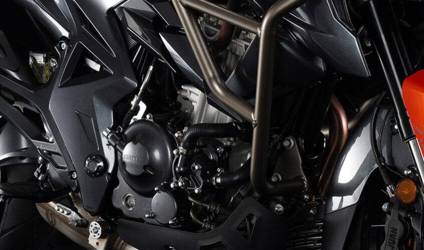 Zontes Moto San Isidro - Motor Zontes 350T Zontes Motos San Isidro - Motor de la Zontes 350T con protecciones laterales