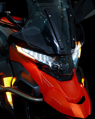 Zontes Moto San Isidro - Iluminación frontal 350T Zontes Motos San Isidro - Faro delantero Zontes 350T