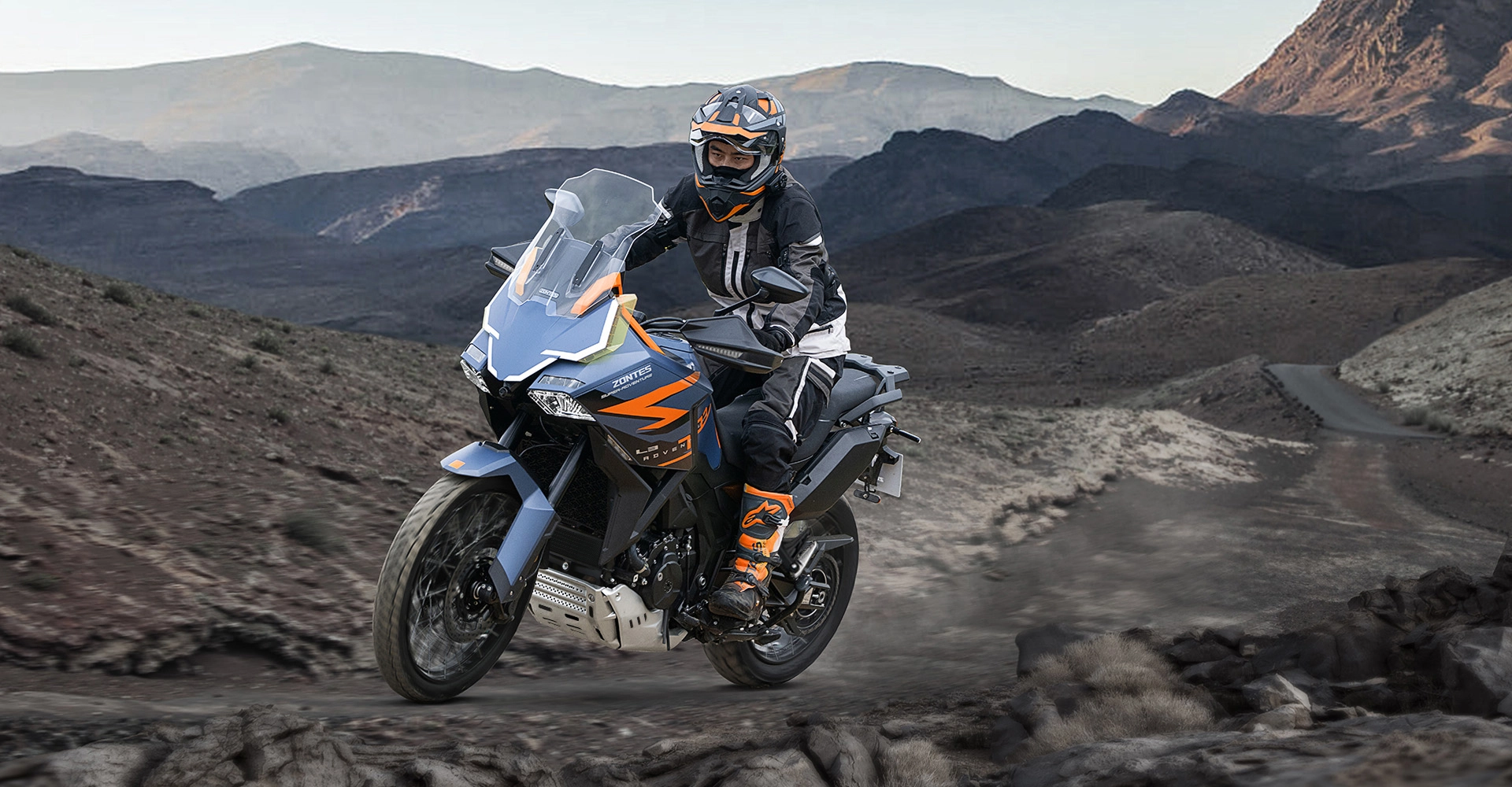 Zontes Moto San Isidro - 703F en ruta Zontes Motos San Isidro - Zontes 703F en ruta de montaña