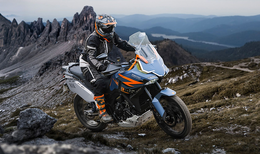 Zontes Moto San Isidro - 703F en terreno de montaña Zontes Motos San Isidro - Zontes 703F en conducción off road