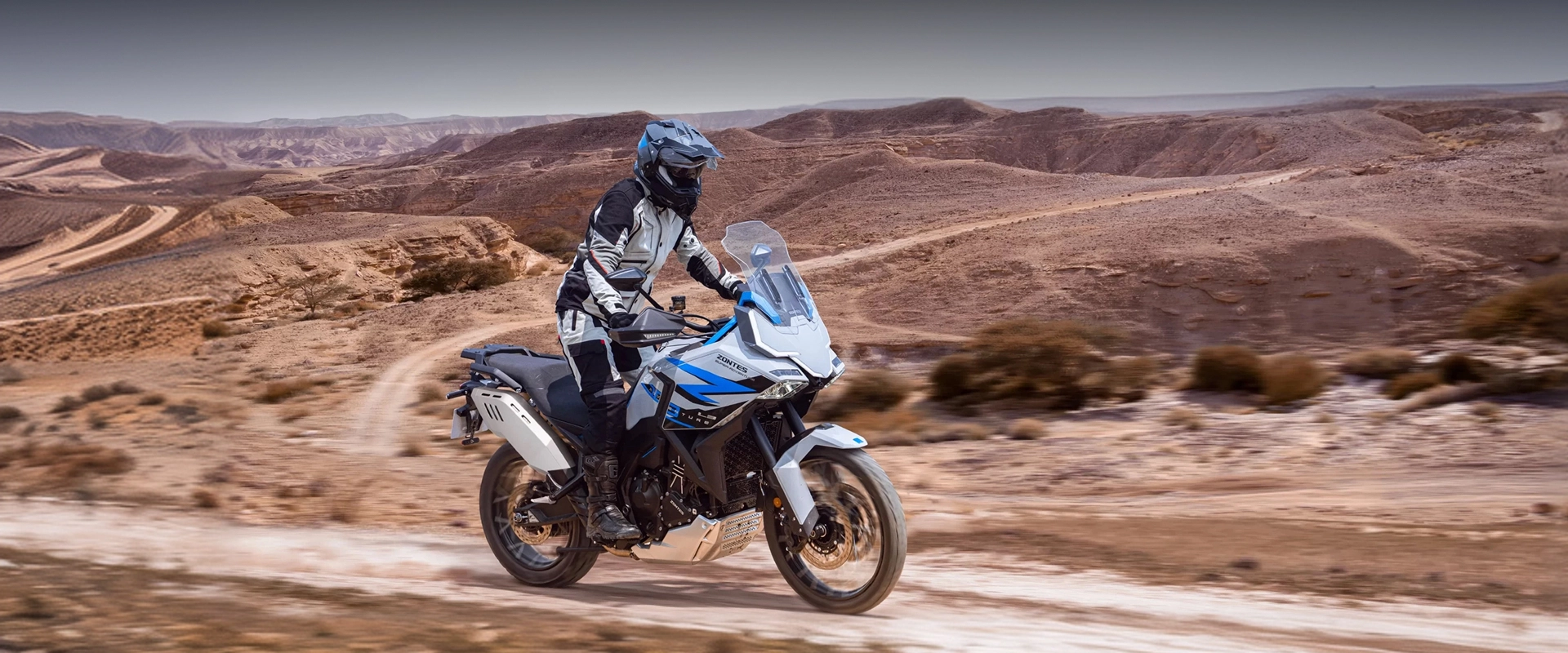 Zontes Motos San Isidro - Zontes 703F Adventure en conducción off road sobre camino de tierra