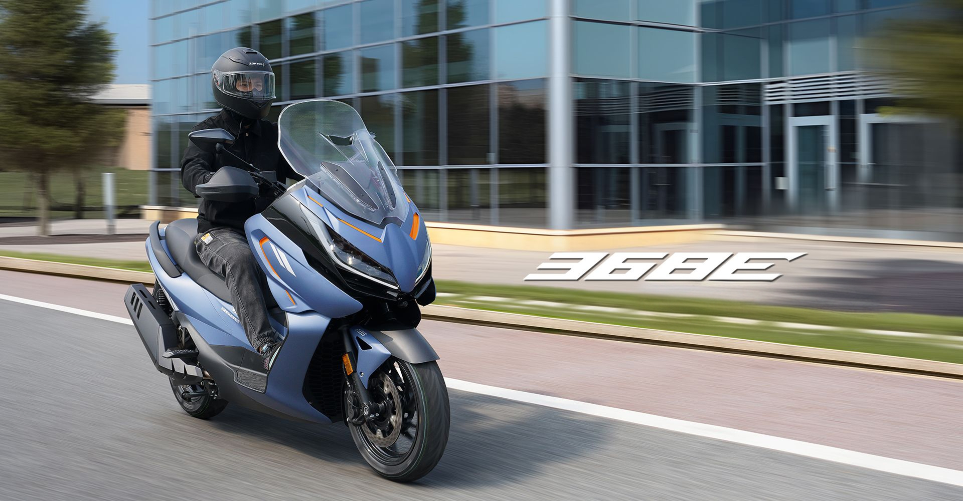 Zontes motos en San Isidro - scooter Zontes 368E azul circulando con conductor frente a edificios vidriados