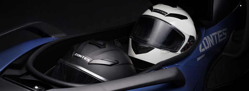 Zontes motos en San Isidro - compartimento bajo asiento del scooter Zontes 368E con dos cascos guardados